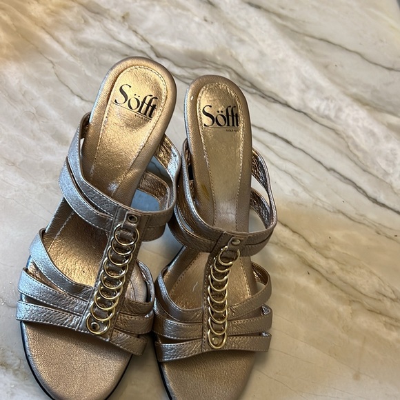 Soft Sandals, Kitten Heel Sz 8 - Picture 6 of 14